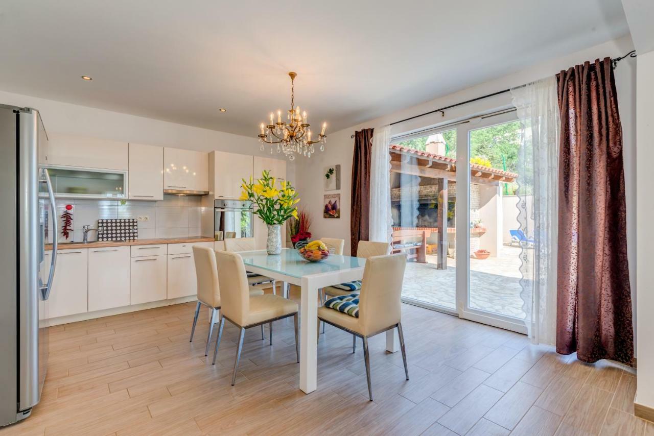 Holiday Home Figa Оміш Екстер'єр фото