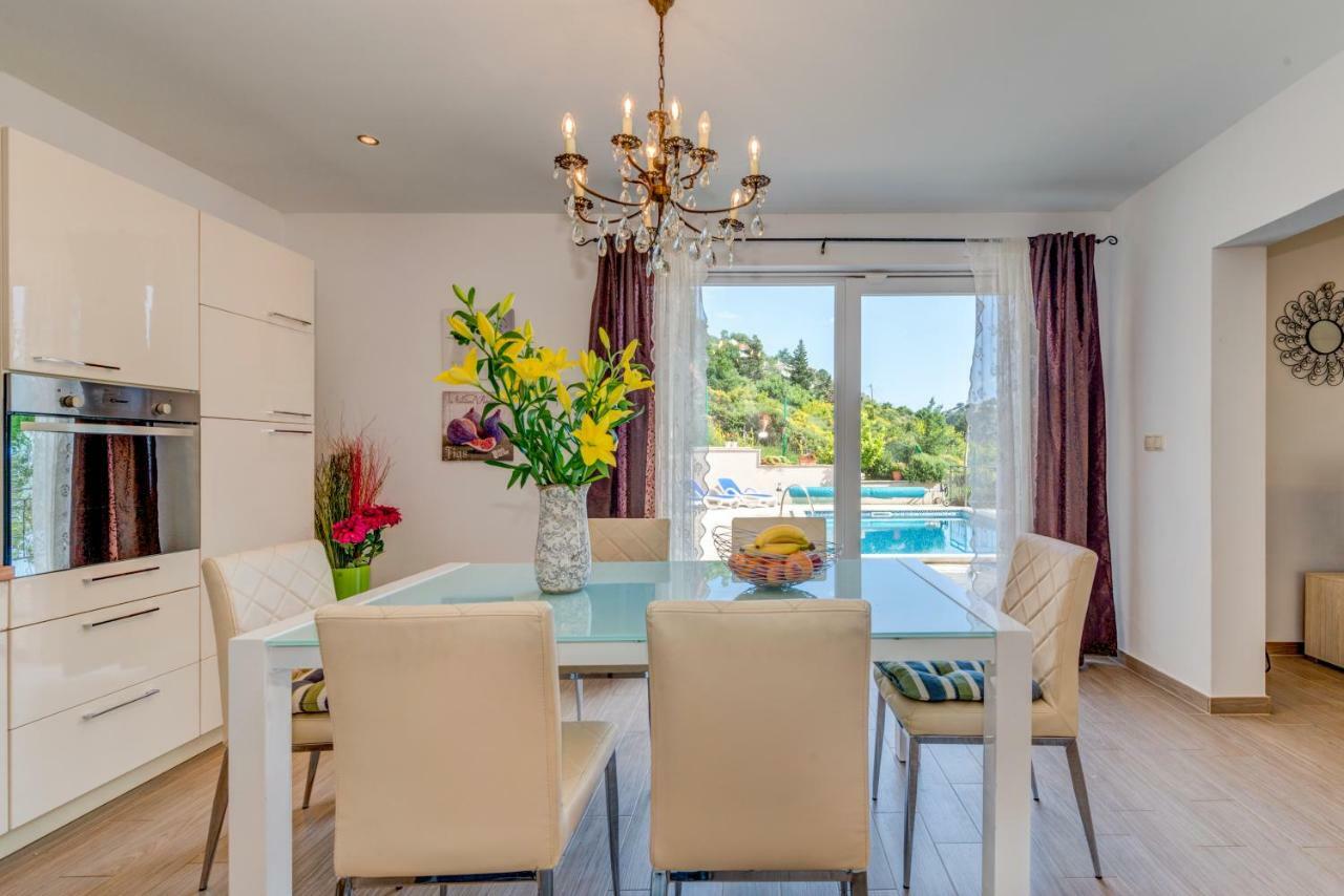 Holiday Home Figa Оміш Екстер'єр фото