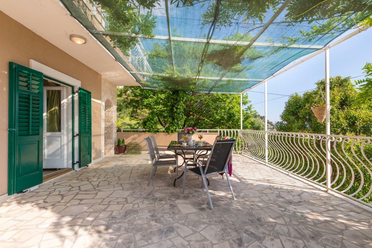 Holiday Home Figa Оміш Екстер'єр фото