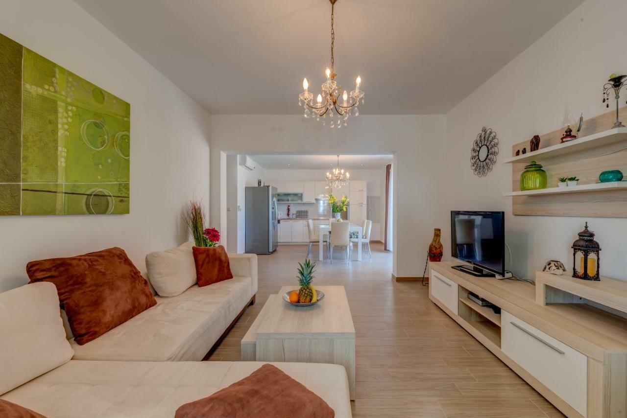 Holiday Home Figa Оміш Екстер'єр фото