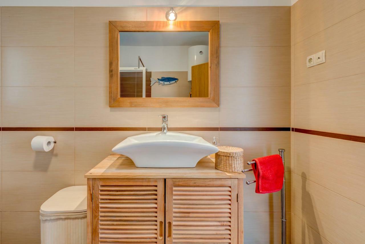 Holiday Home Figa Оміш Екстер'єр фото